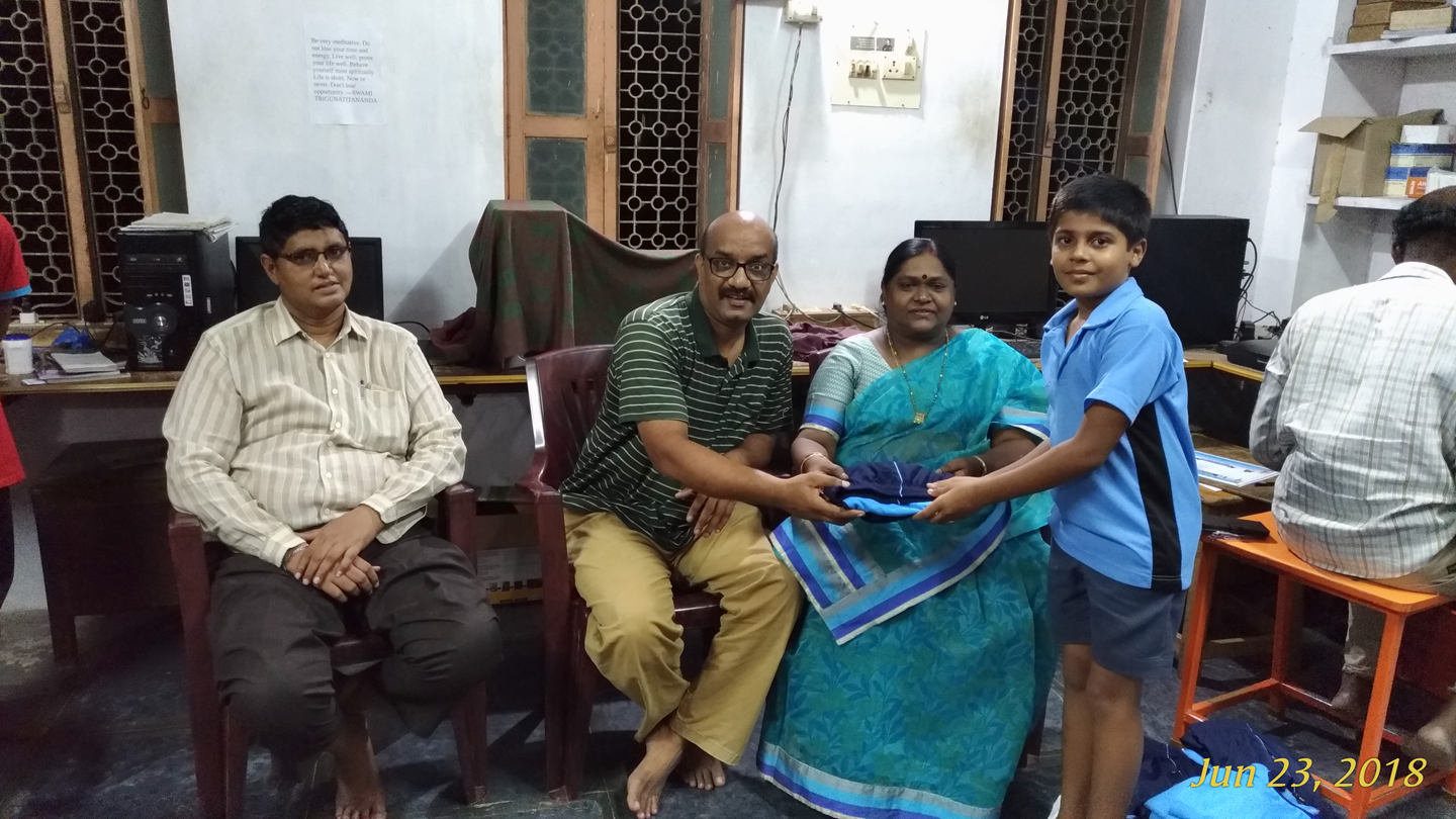 Dr Chiranjeevi and Dr Ravindra Babu, members of the samithi, giving a