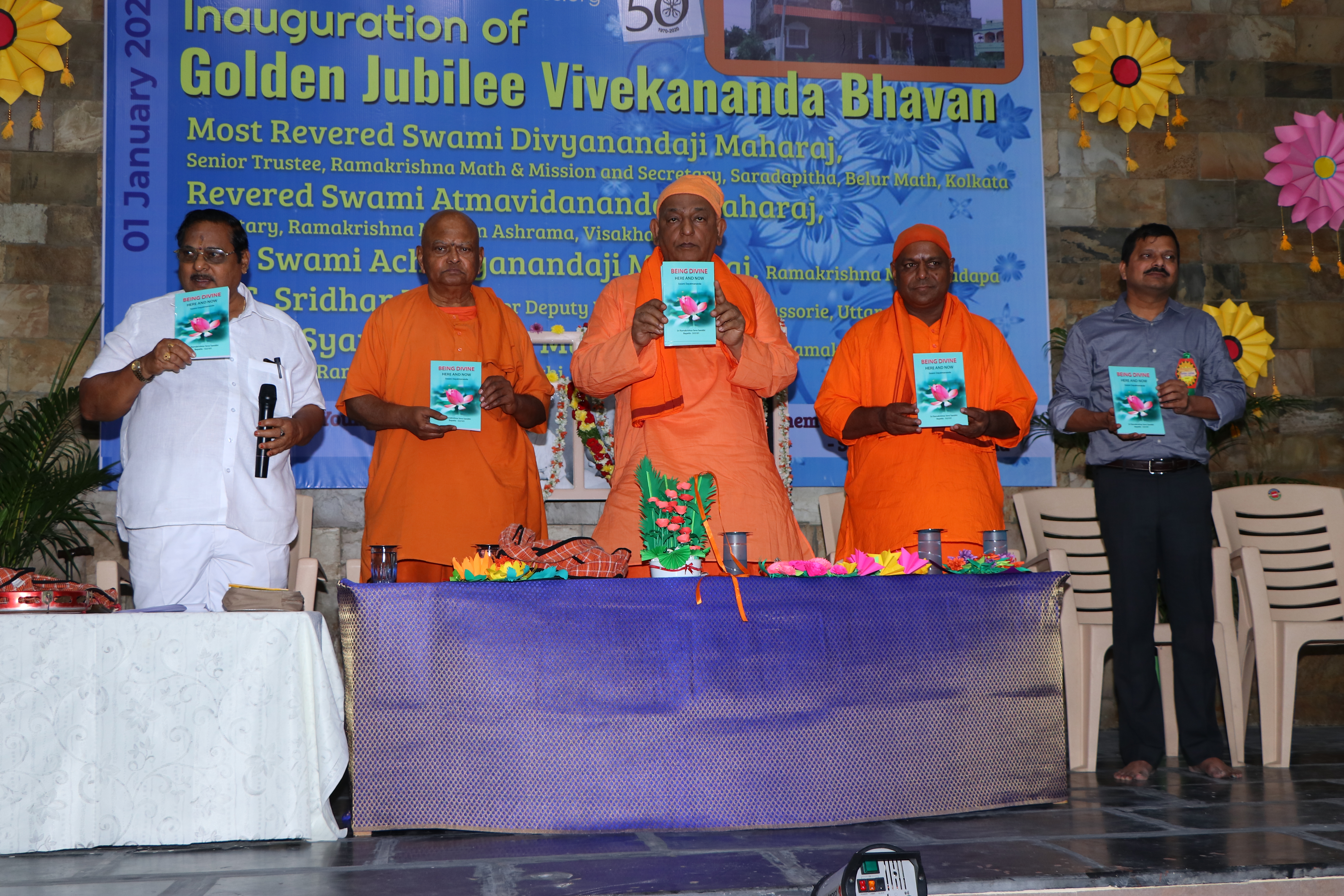 Inauguration of the new publication "Being Divine - Here and Now" written by Rev. Swami Dayatmanandaji Maharaj.